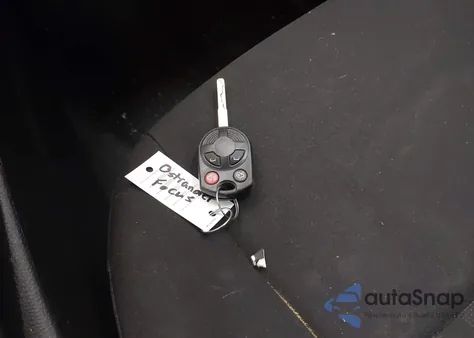 2018 Ford Focus S z USA, uszkodzony, nr VIN 1FADP3E20JL266357